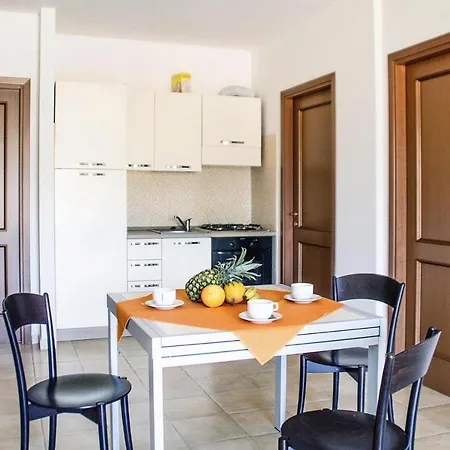 - Isr05100b-cya Apartment